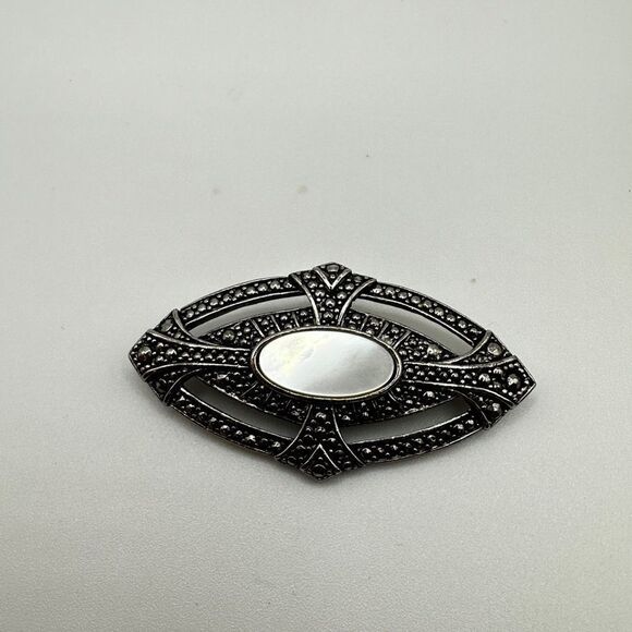 Avon Victorian Elegance Brooch Pin, 1987, Mother of Pearl Faux Marcasite Revival - Picture 6 of 7